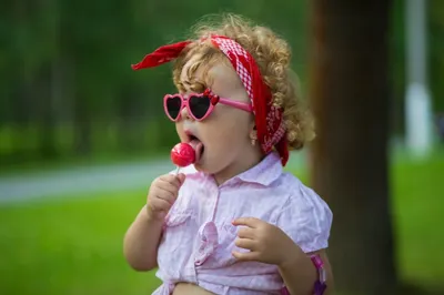 Полицейский спас подавившуюся конфетой девочку в Костанайской области