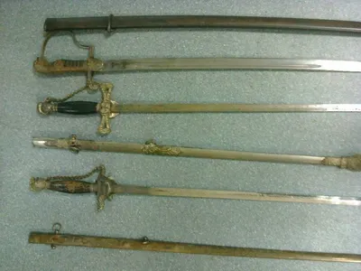 Сабли и винтовки изъяли таможенники Алматы