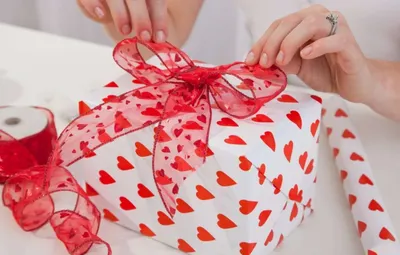 Что дарят друг другу казахстанцы на День влюбленных