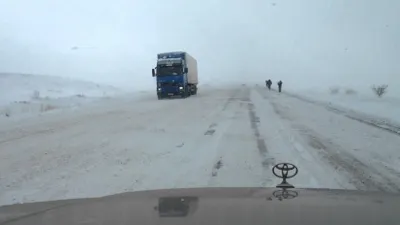 Движение на нескольких трассах восстановлено в Казахстане