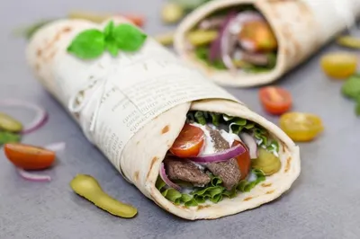 Больше 50 человек отравились шаурмой в российском городе