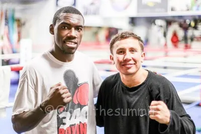 Геннадий Головкин нокаутом победил Осуману Адама. Видео