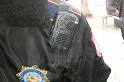 Полицейские обязаны носить видеожетоны