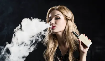 Ученые рассказали о смертельной опасности электронных сигарет