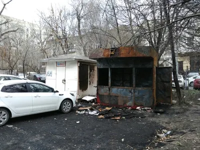 Возле алматинского Арбата появилась «штрафстоянка» киосков. ФОТО