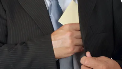 Главу антимонопольного ведомства Западного Казахстана уличили во взяточничестве