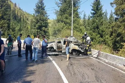 В Алматы сгорел автомобиль