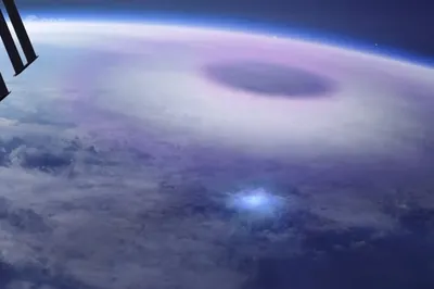 Уникальные природные явления засняли космонавты МКС