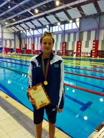 Казахстанская пловчиха завоевала золото на открытом чемпионате Беларуси