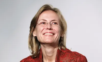 Впервые женщина стала главой кинокомпании Warner Bros