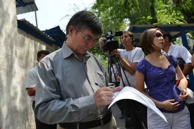 Консула Франции в Казахстане попросили не выдавать АблязоваЭксклюзив