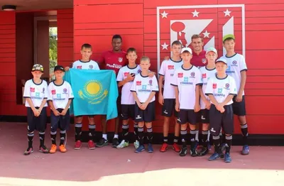 Костанайские детдомовцы встретились с лучшим бомбардиром Евро-2016