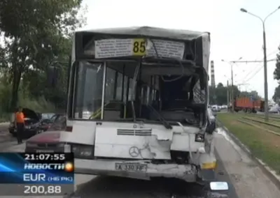 17 человек пострадали из-за автобусной байги в Алматы