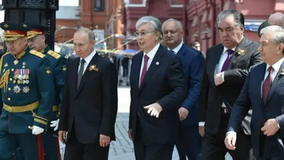Обязан ли президент Токаев участвовать в московском параде?