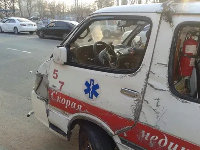 Машина скорой помощи попала в ДТП в Алматы