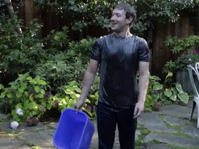 Топ-менеджеры Facebook, Microsoft и Apple приняли ледяной душ