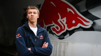 Автогонщик Квят признан лучшим новичком года по версии F1Racing