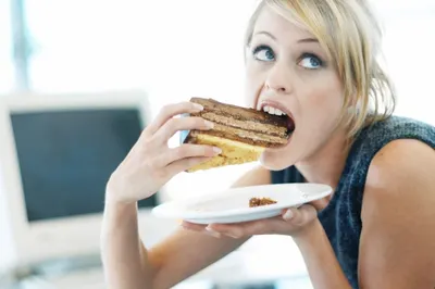 Быстрый прием пищи приводит к проблемам со здоровьем