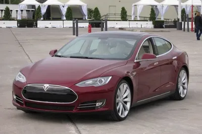 Первый электромобиль Tesla завезен в Казахстан