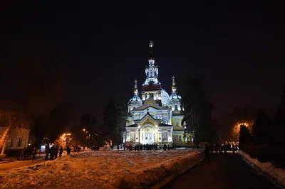 Вознесенский кафедральный собор Алматы украшен подсветкой