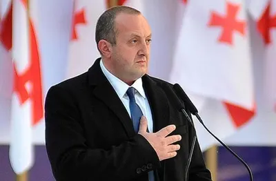 Президент Грузии обвинил правительство в срыве визита в США