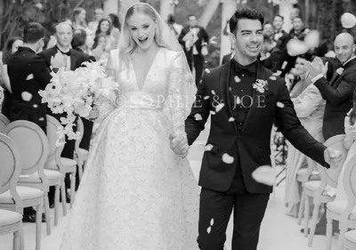 Звезда «Игры престолов» поделилась фотографией со свадьбы