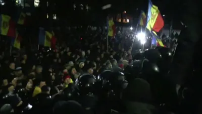 В Кишинёве начался штурм парламента