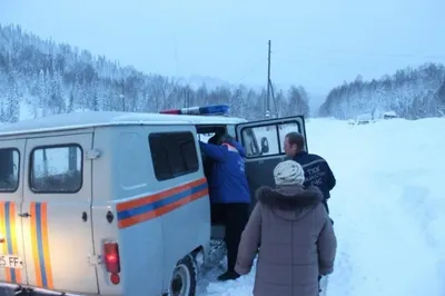 Спасатели ВКО вытащили 40 человек из снежного заноса