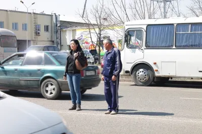 Алматинские школьники ловили пешеходов-нарушителей