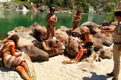 500 раз извиниться заставили нарушителей карантина полицейские в Индии