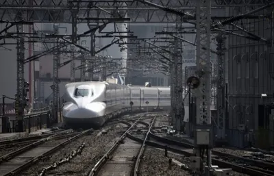 Скоростной поезд сошел с рельсов во Франции, пять человек погибли, десятки пострадали