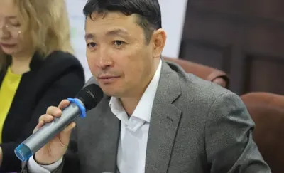 «Оттепель» в Бишкеке. Под домашний арест отпустили политолога Бакытбека Жумагулова