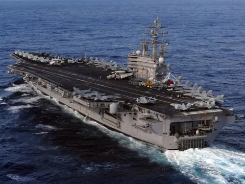 Иранский «авианосец» оказался декорацией