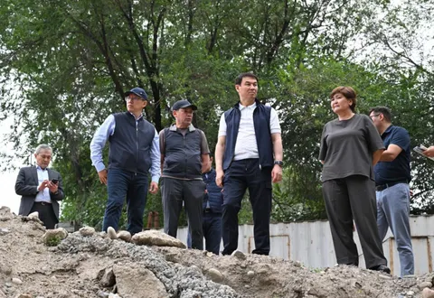 Отказаться от закупки соцквартир пригрозил застройщику аким Алматы