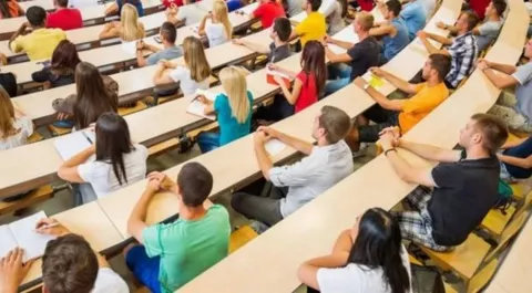 Более 170 тысяч студентов завершают обучение в колледжах Казахстана