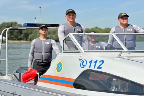 Сотрудники МЧС работают в усиленном режиме на всех водоемах страны