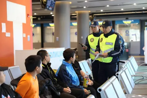 Кастет у подростка обнаружили полицейские в аэропорту Алматы