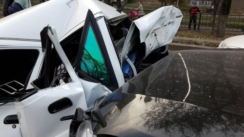 Авария в Алматы с участием 4 автомобилей: Nexia разорвана на части