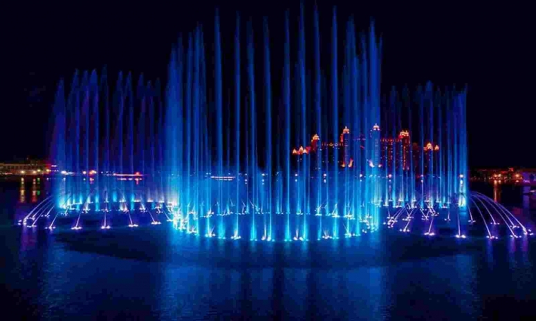Самый большой фонтан в мире открыт в Дубае