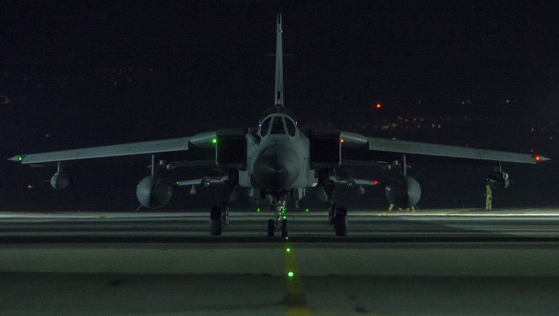 Израиль дважды за ночь атаковал объекты в секторе Газа