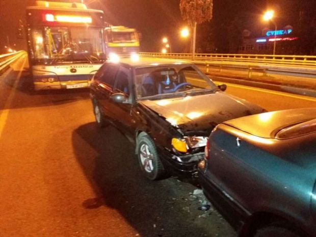 Автобус с пассажирами устроил массовое ДТП в Алматы