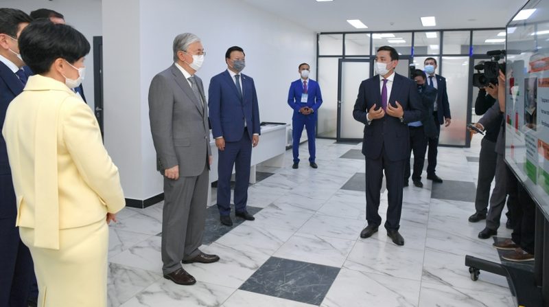 Глава государства посетил городскую поликлинику в Нур-Султане