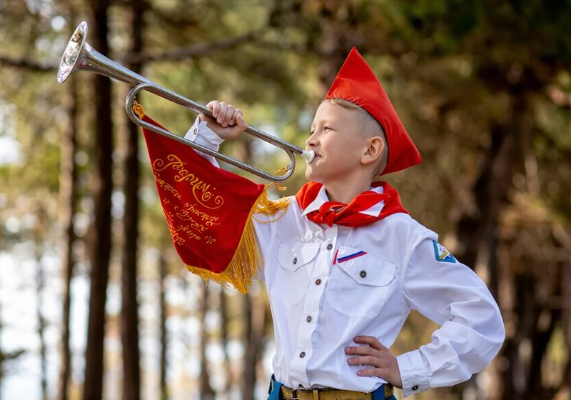 Октябрят и пионеров предложили вернуть в России