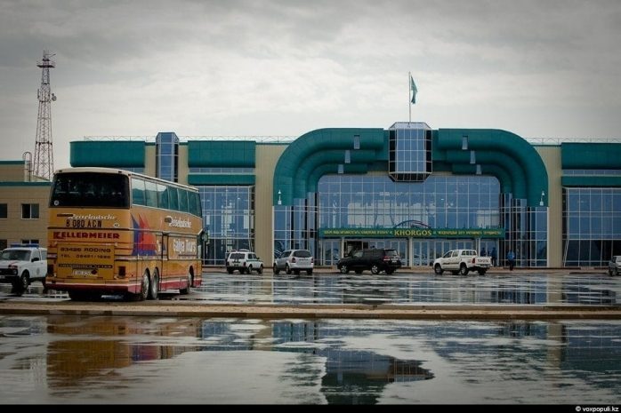 Таможенникам повысят зарплаты