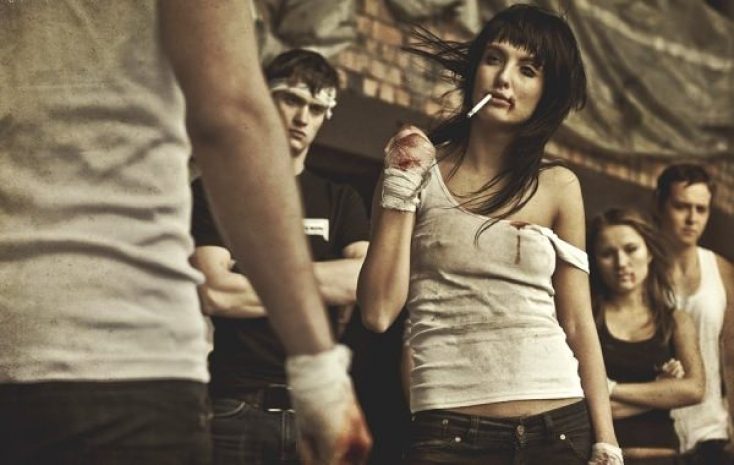 В Астане четыре девушки-хулиганки избили мужчину