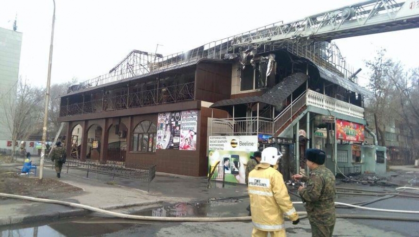 Пожар в Алматы: 1 человек госпитализирован (ФОТО)