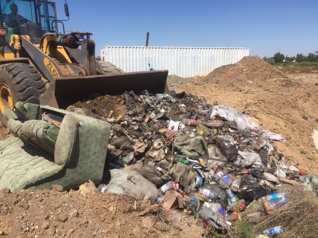 Подрядчики объекта Abu Dhabi Plaza-Astana выгружали мусор в неустановленных местах