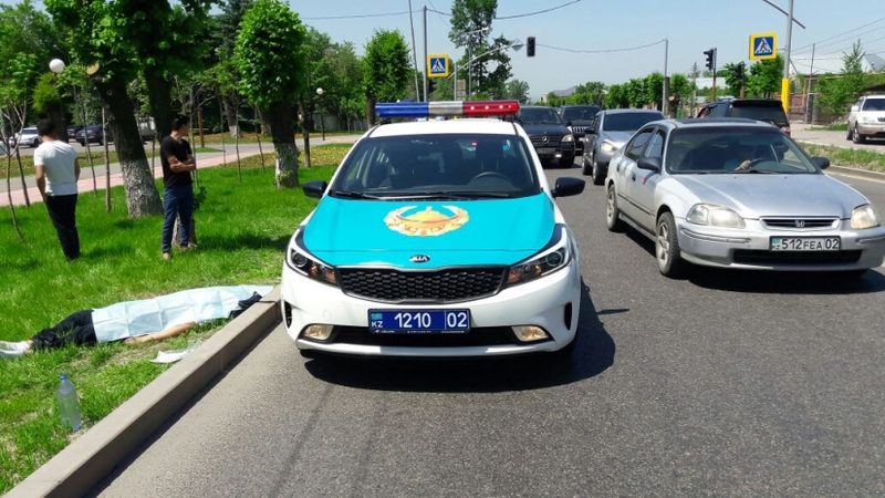 20-летнего парня сбили насмерть в Алматы. ФОТО