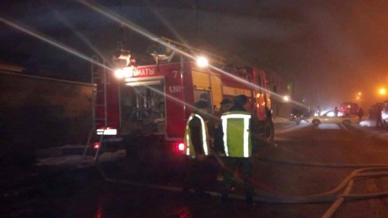 52 жителя Алматы были эвакуированы из-за пожара