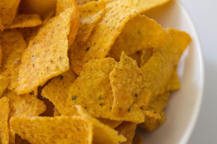 Как связаны слабоумие и употребление чипсов — диетолог